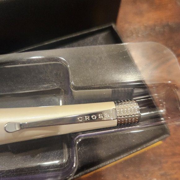 Cross Beverly Pearlescent White Refillable Ballpoint Pen Rare - Picture 3 of 4